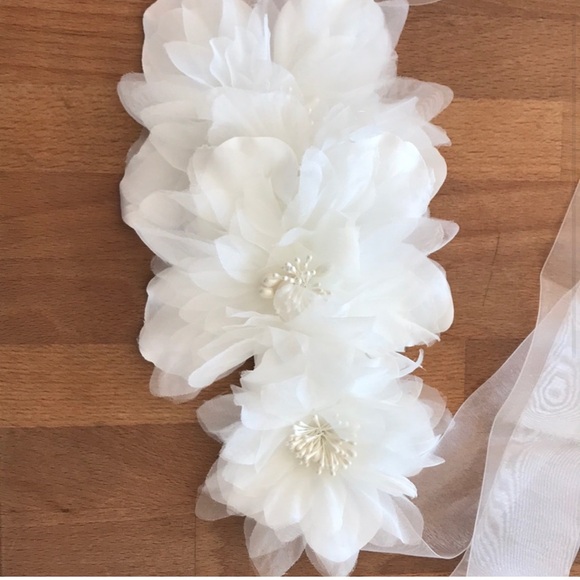 🆕David’s Bridal Floral Sash - Picture 2 of 4